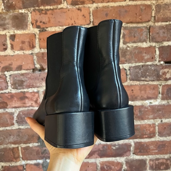 Stuart Weitzman Accordion Chelsea Boots size 6 - Picture 5 of 10